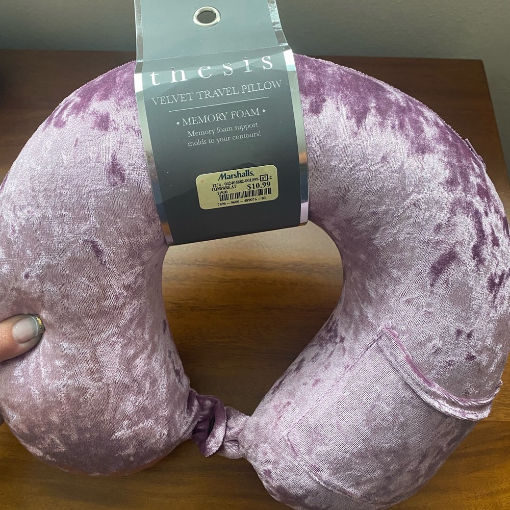 Velvet travel pillow with pocket